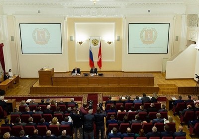 Настроил на работу: губернатор Бочаров потребовал от чиновников проявлять инициативу в поиске решений для развития экономики